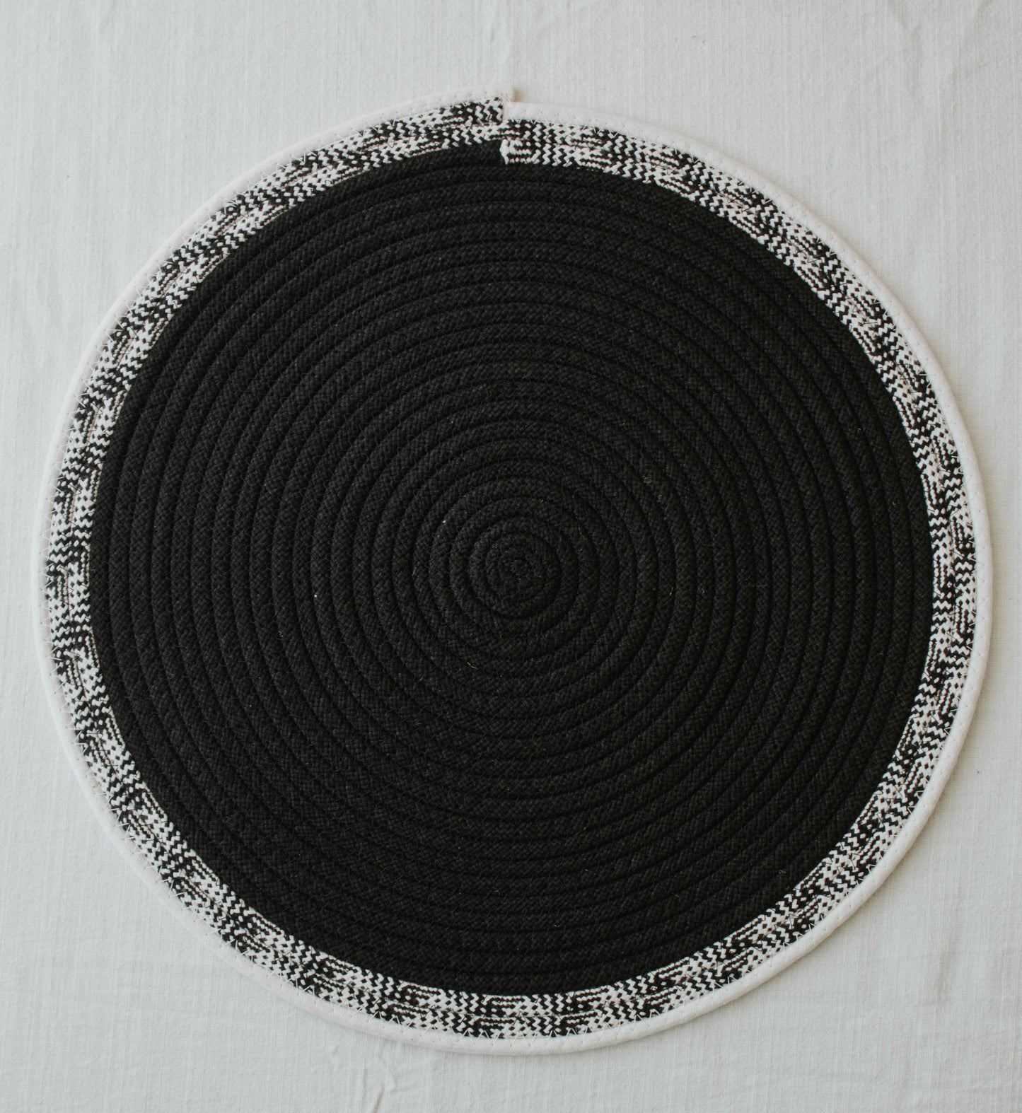 Individual Negro con orilla Tribal